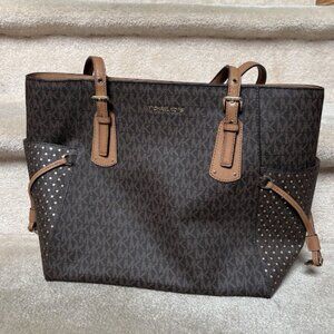 Michael Kors Voyager EW Signature Tote Bag   NWT